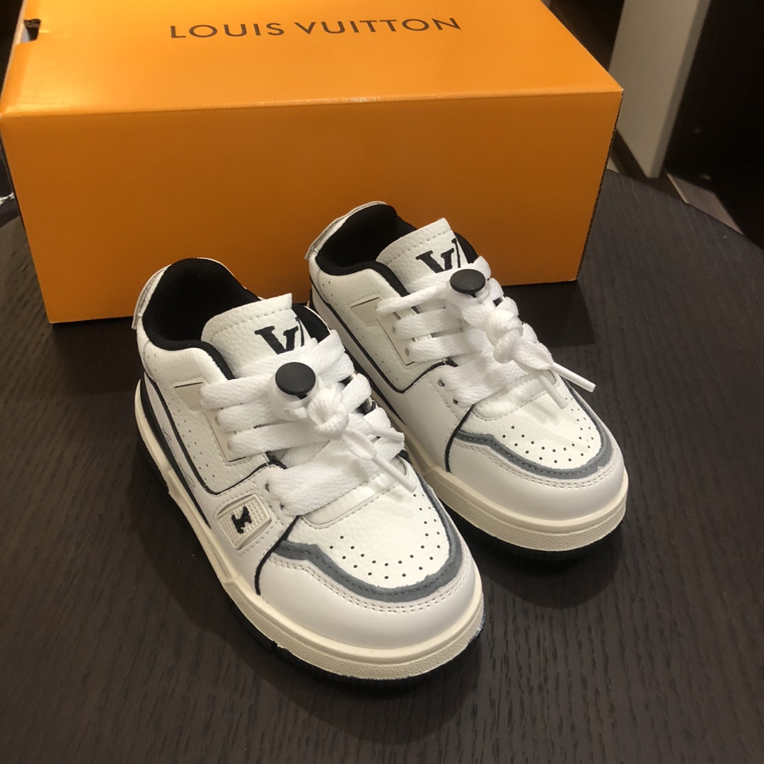 Children's shoes child